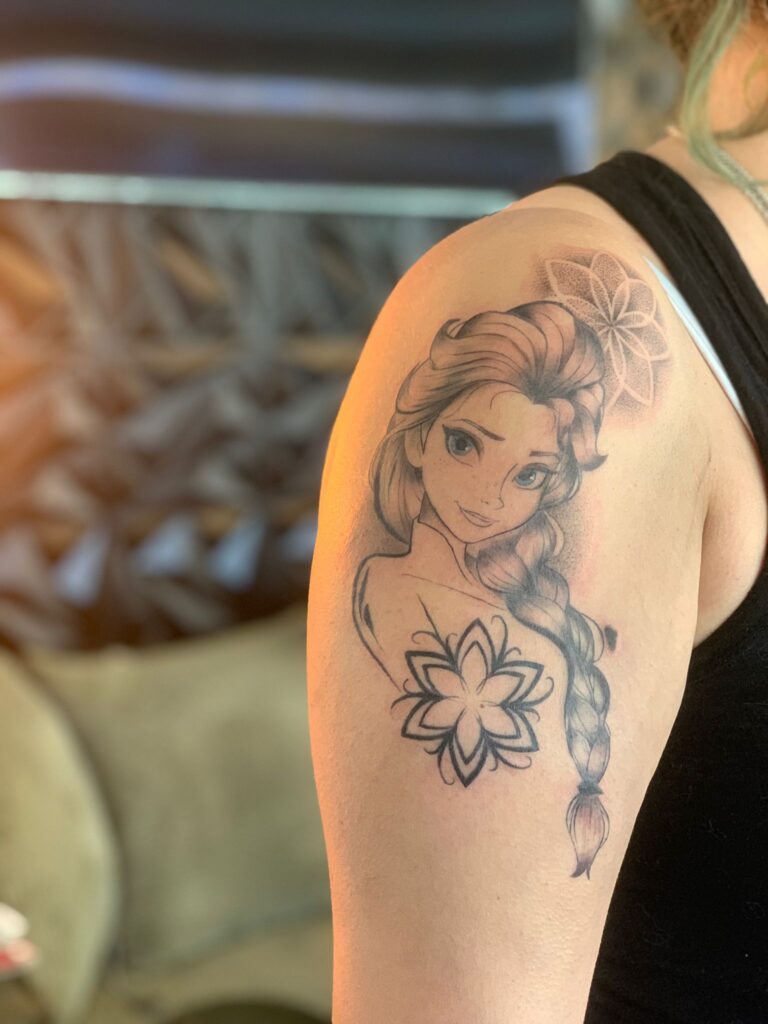 Tatouage réalisé par Laura Winiger