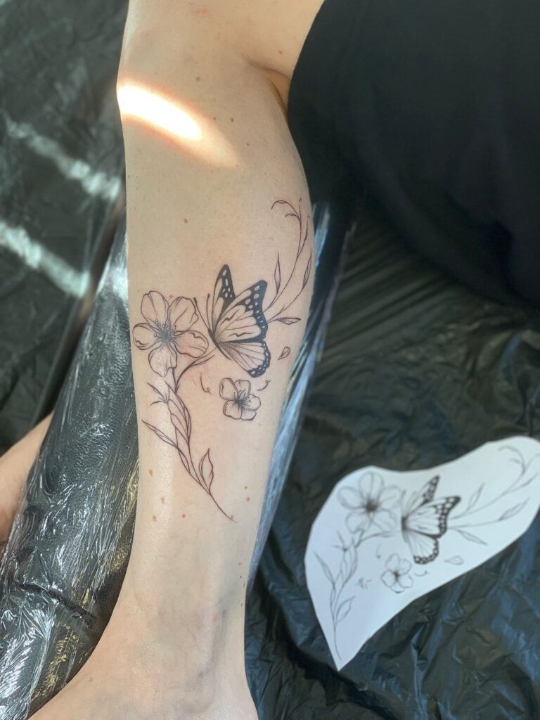 Tatouage réalisé par Laura Winiger