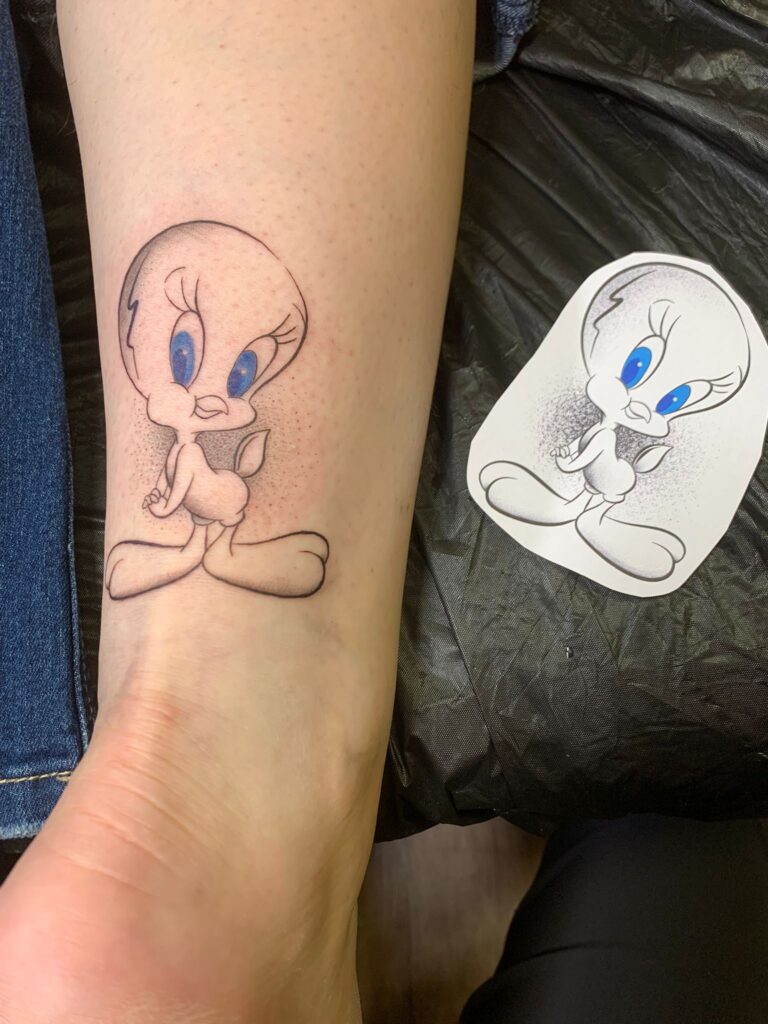 Tatouage réalisé par Laura Winiger