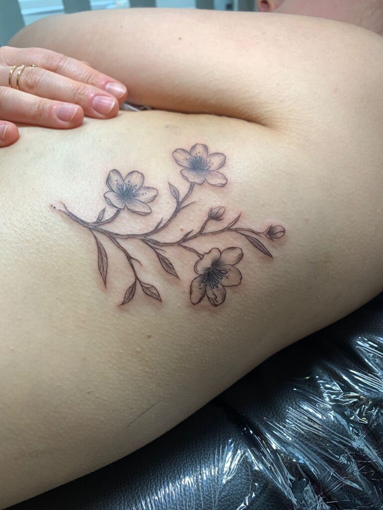 Tatouage réalisé par Laura Winiger
